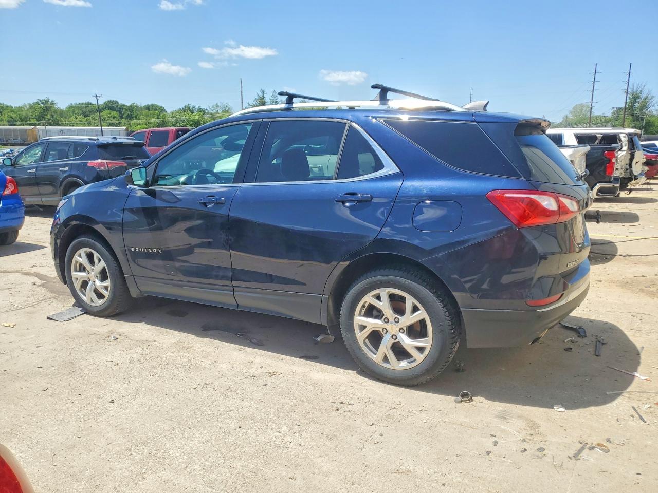 2020 CHEVROLET EQUINOX LT photo 2