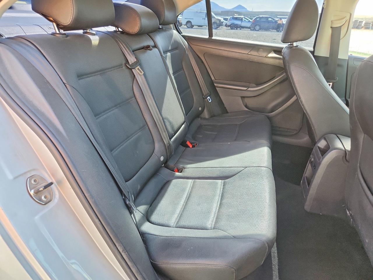 2012 VOLKSWAGEN JETTA SE photo 28