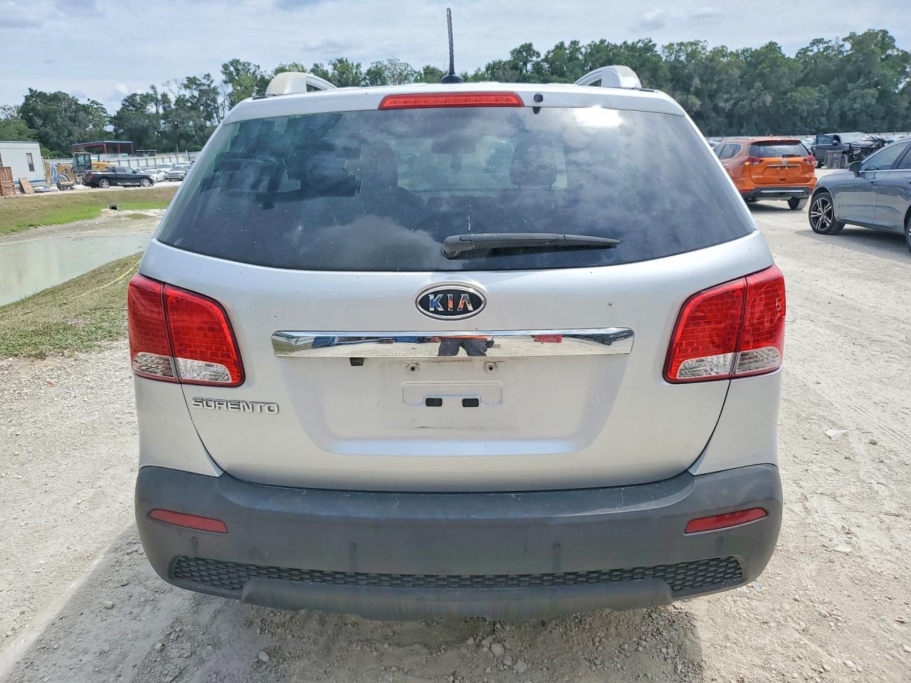 2013 KIA SORENTO LX photo 11
