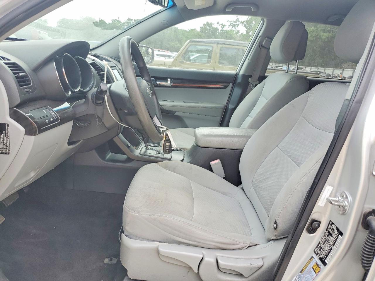 2013 KIA SORENTO LX photo 13