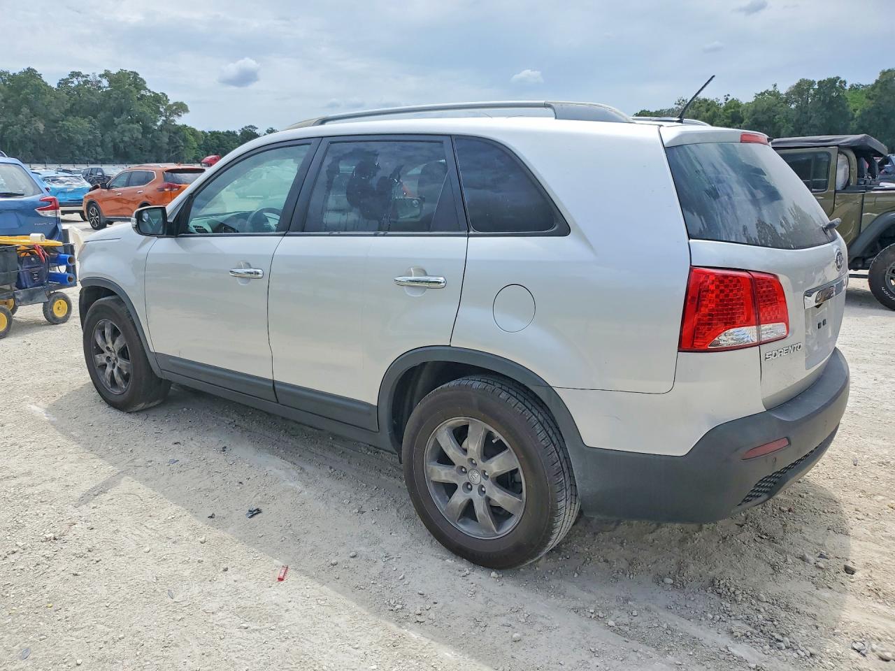 2013 KIA SORENTO LX photo 3