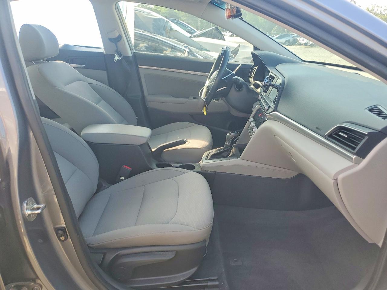 2019 HYUNDAI ELANTRA VALUE EDITION photo 13