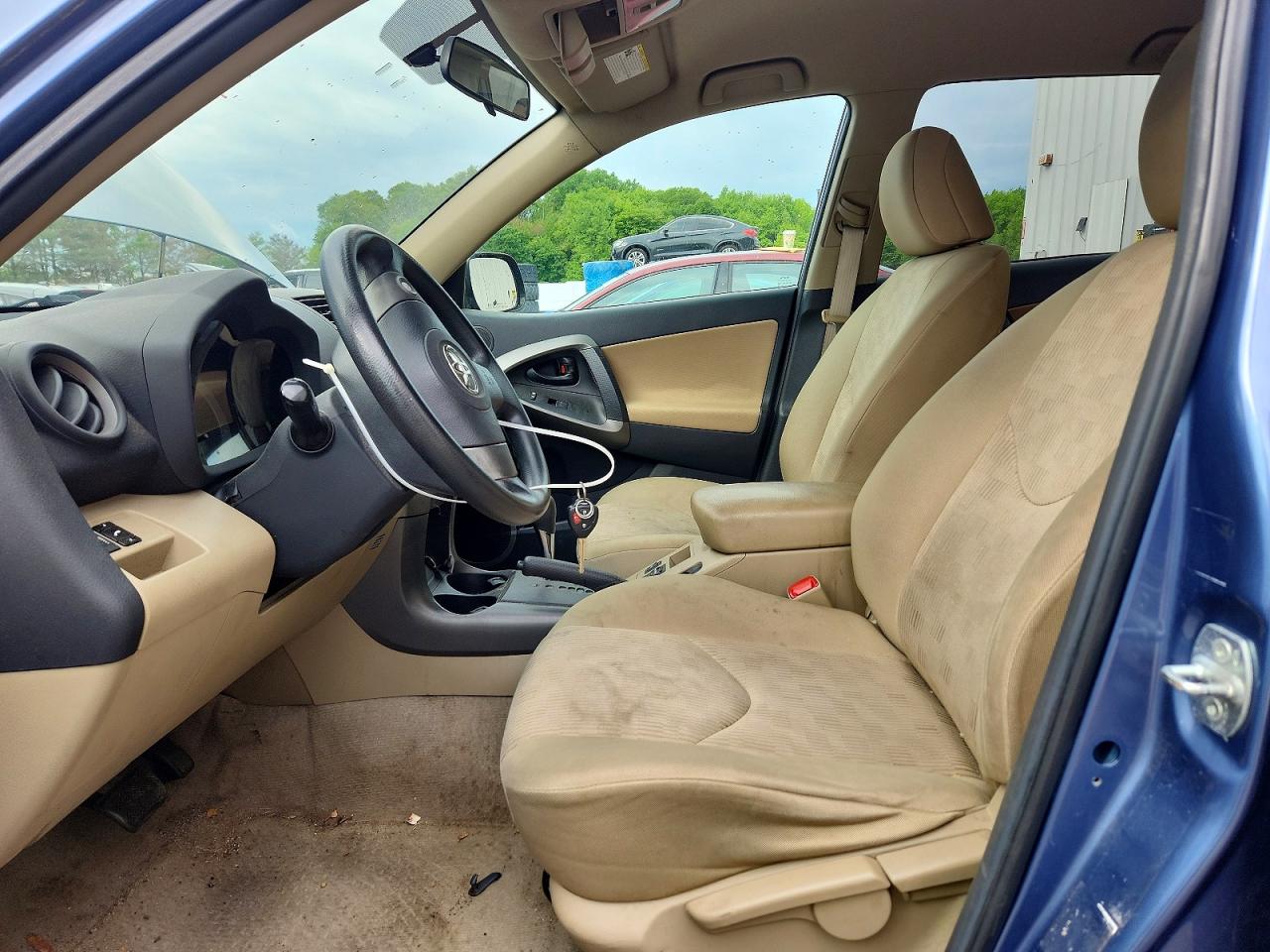 2011 TOYOTA RAV4 BASE photo 7