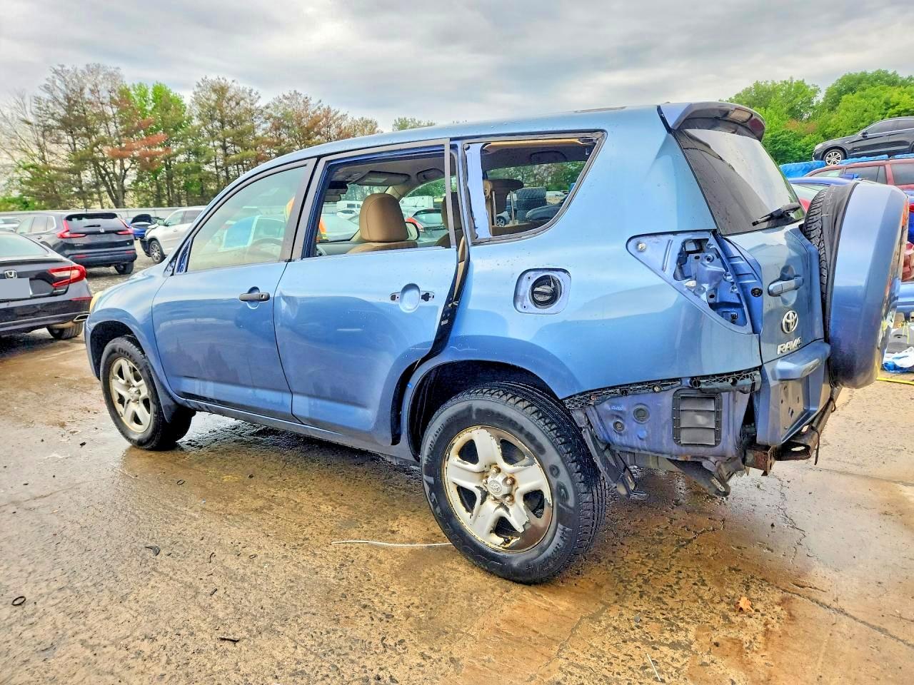 2011 TOYOTA RAV4 BASE photo 2