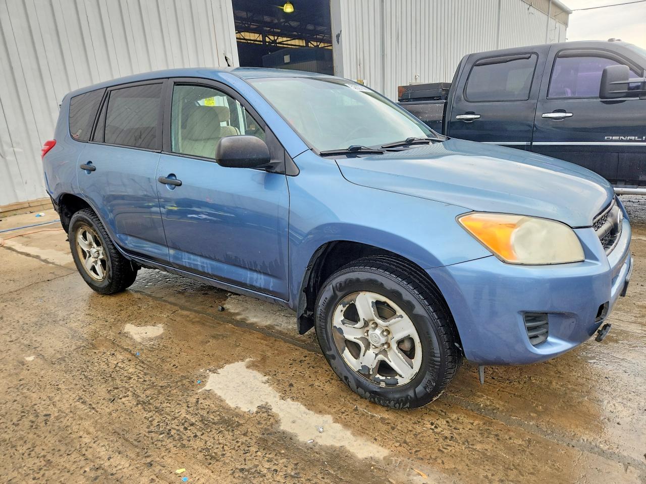 2011 TOYOTA RAV4 BASE photo 4
