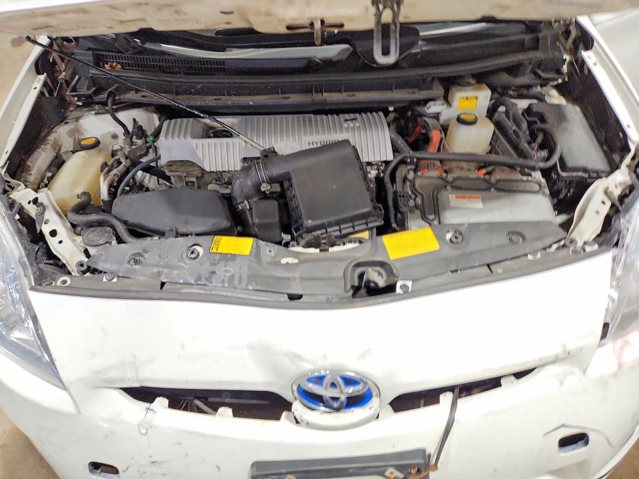 2011 TOYOTA PRIUS FOUR photo 21