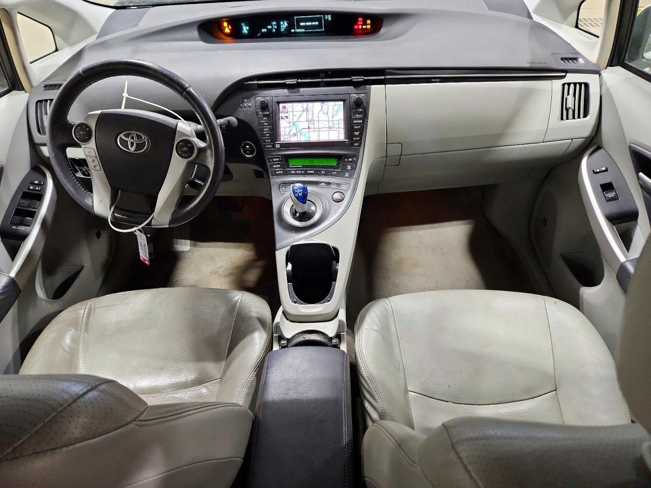 2011 TOYOTA PRIUS FOUR photo 15