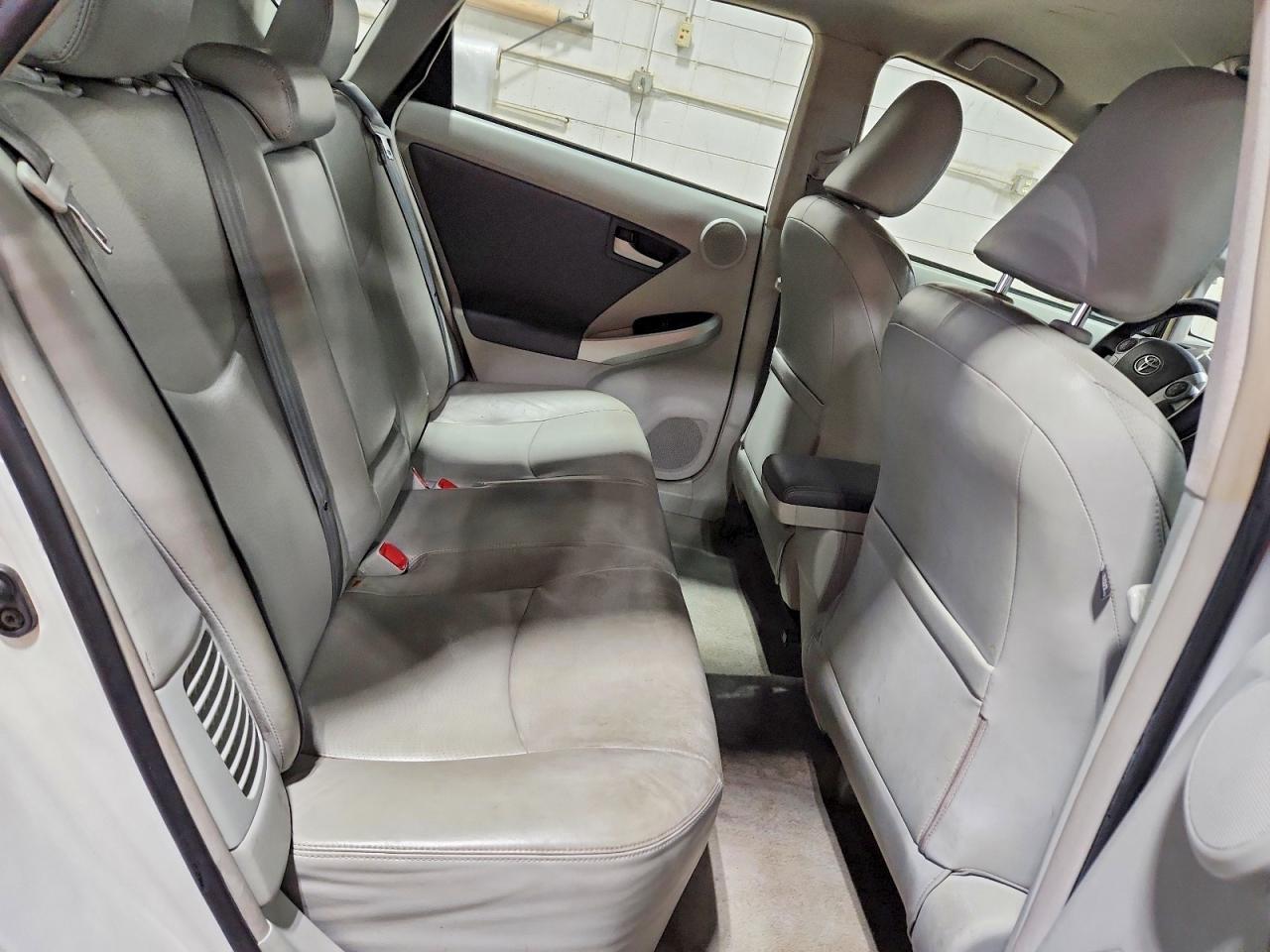 2011 TOYOTA PRIUS FOUR photo 19