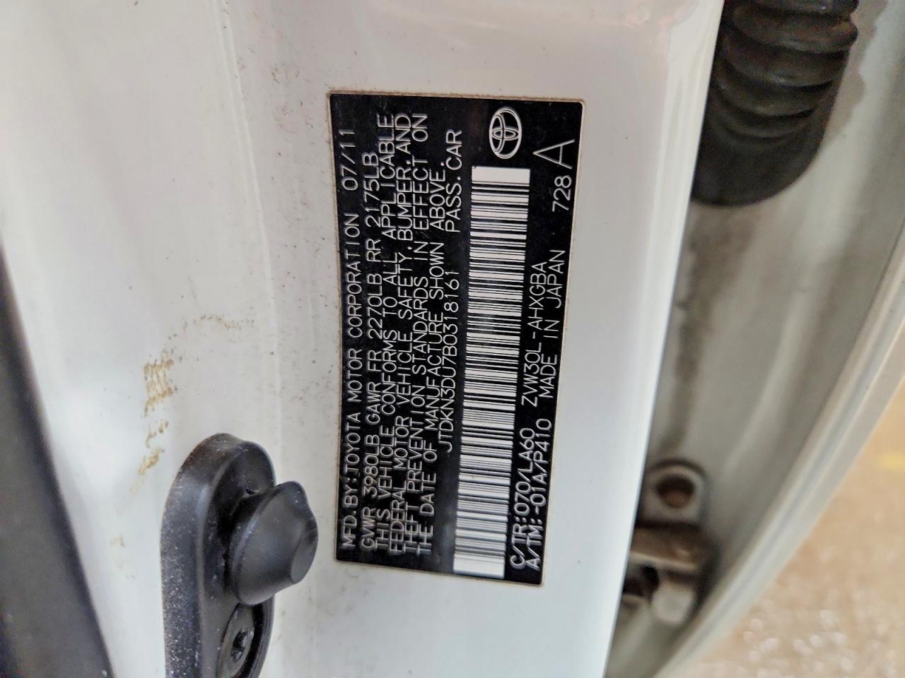 2011 TOYOTA PRIUS FOUR photo 23