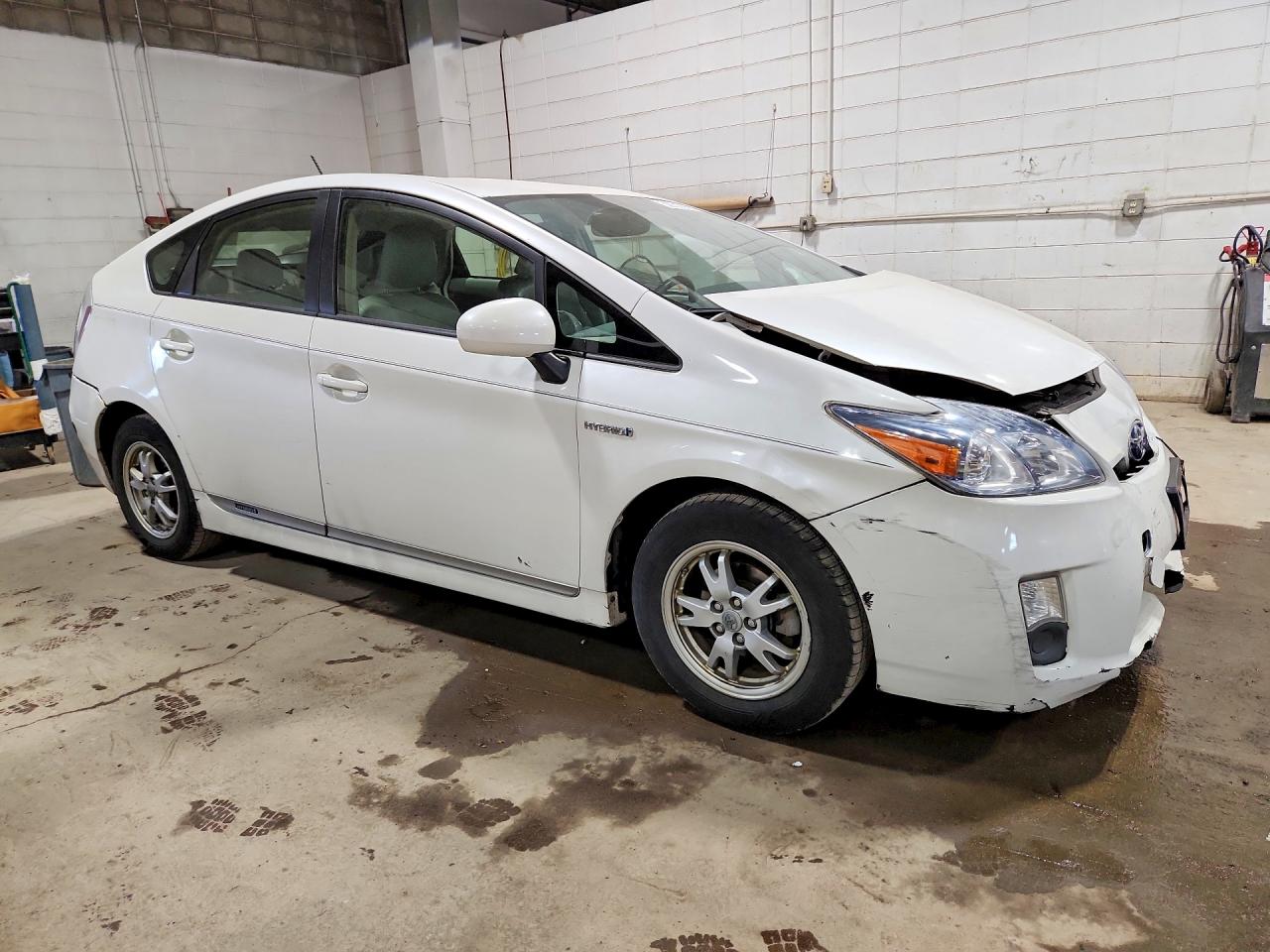 2011 TOYOTA PRIUS FOUR photo 7
