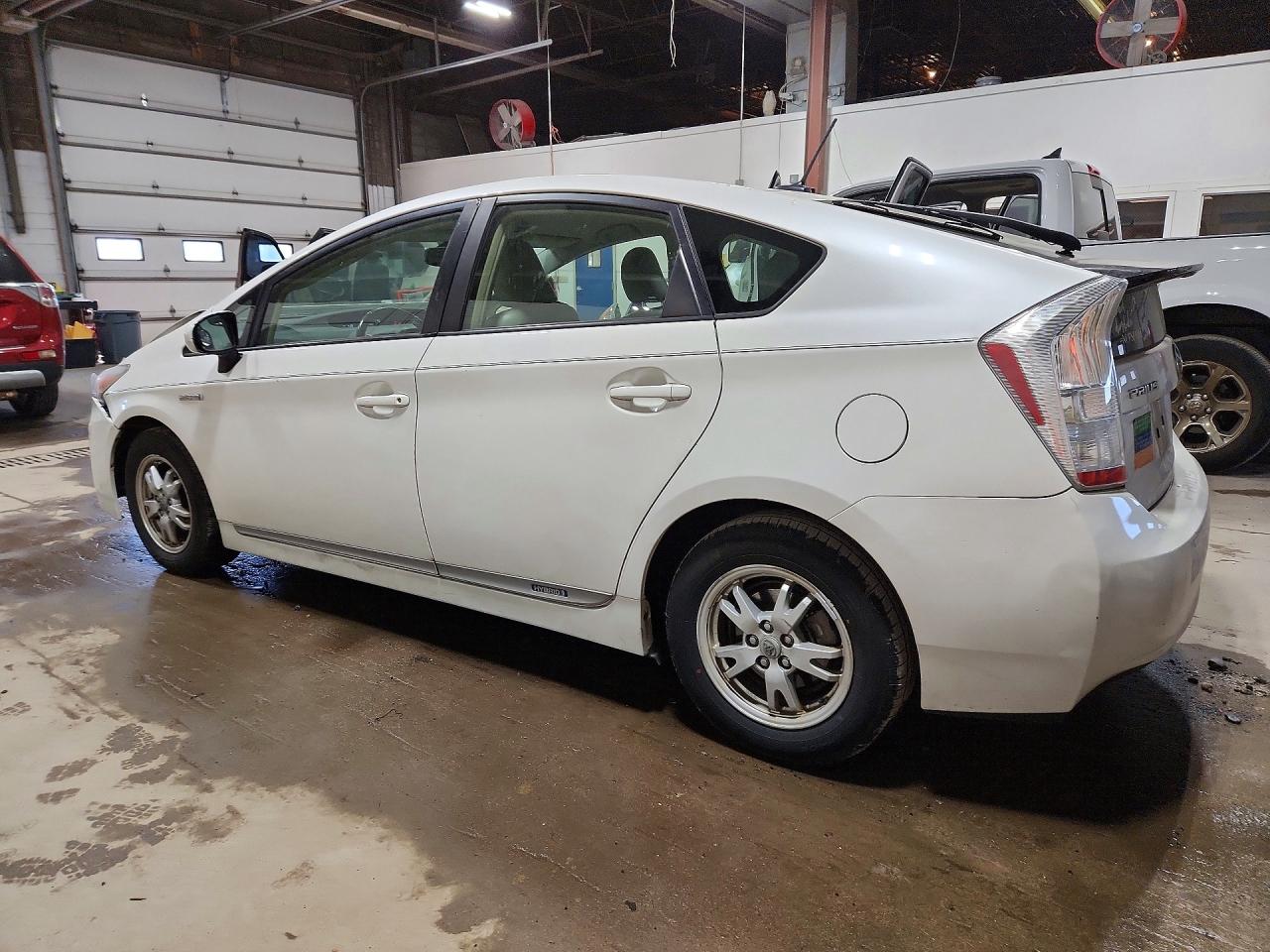 2011 TOYOTA PRIUS FOUR photo 3