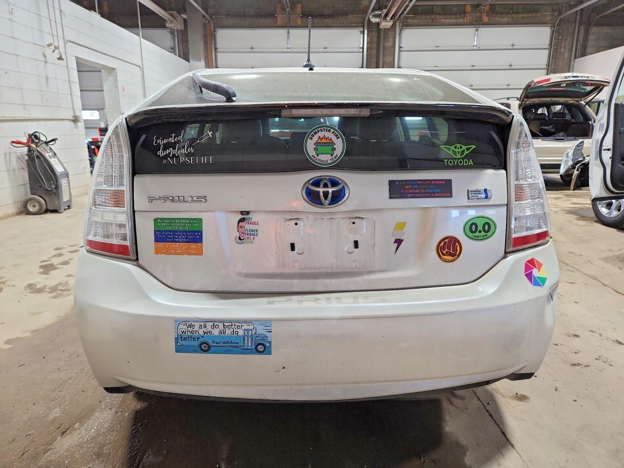 2011 TOYOTA PRIUS FOUR photo 11