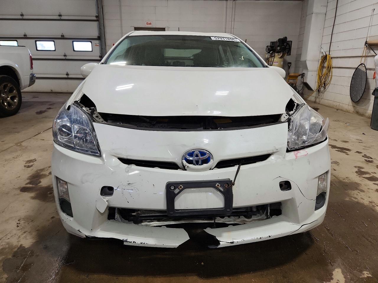 2011 TOYOTA PRIUS FOUR photo 9