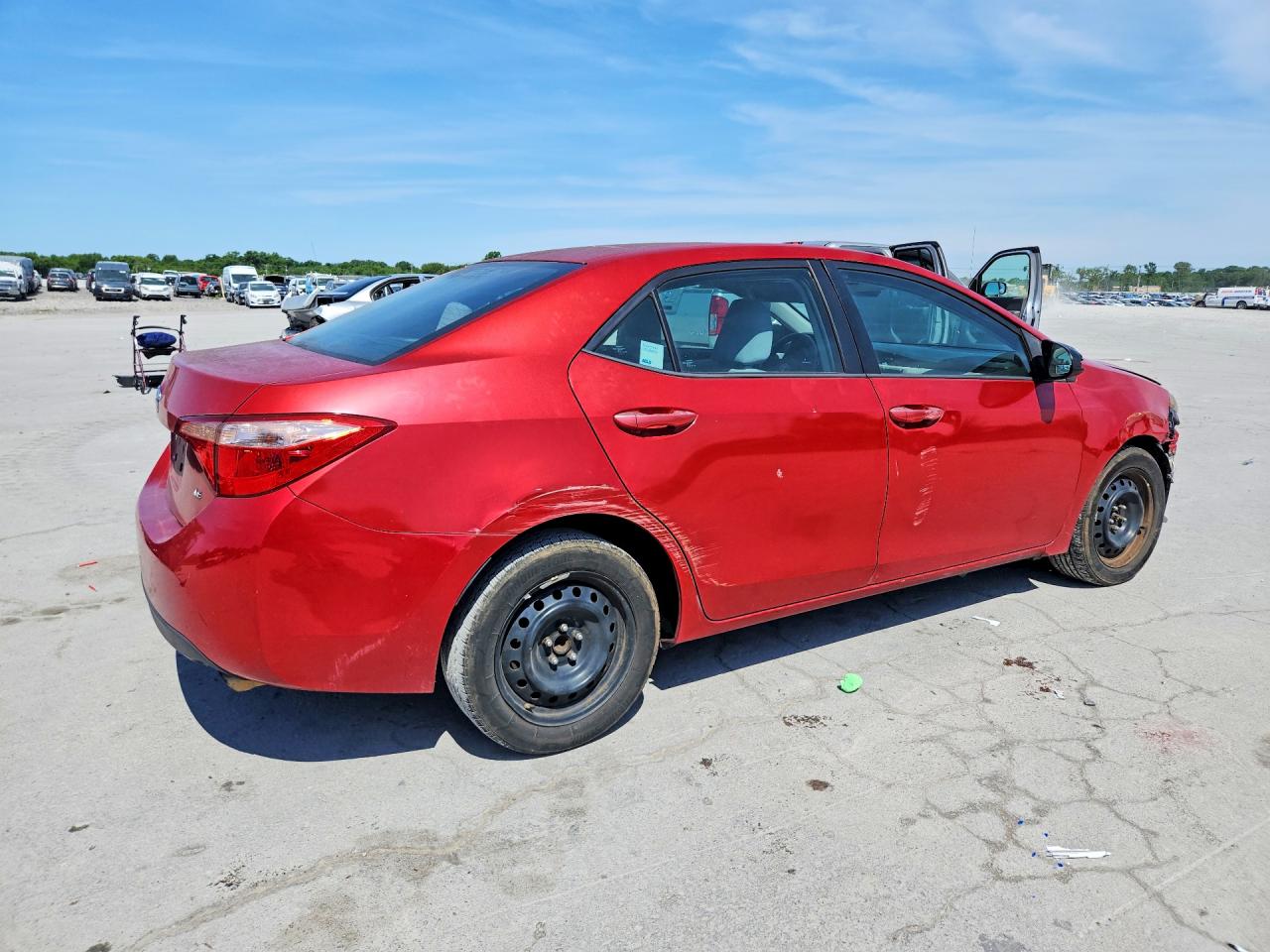 2018 TOYOTA COROLLA LE photo 5