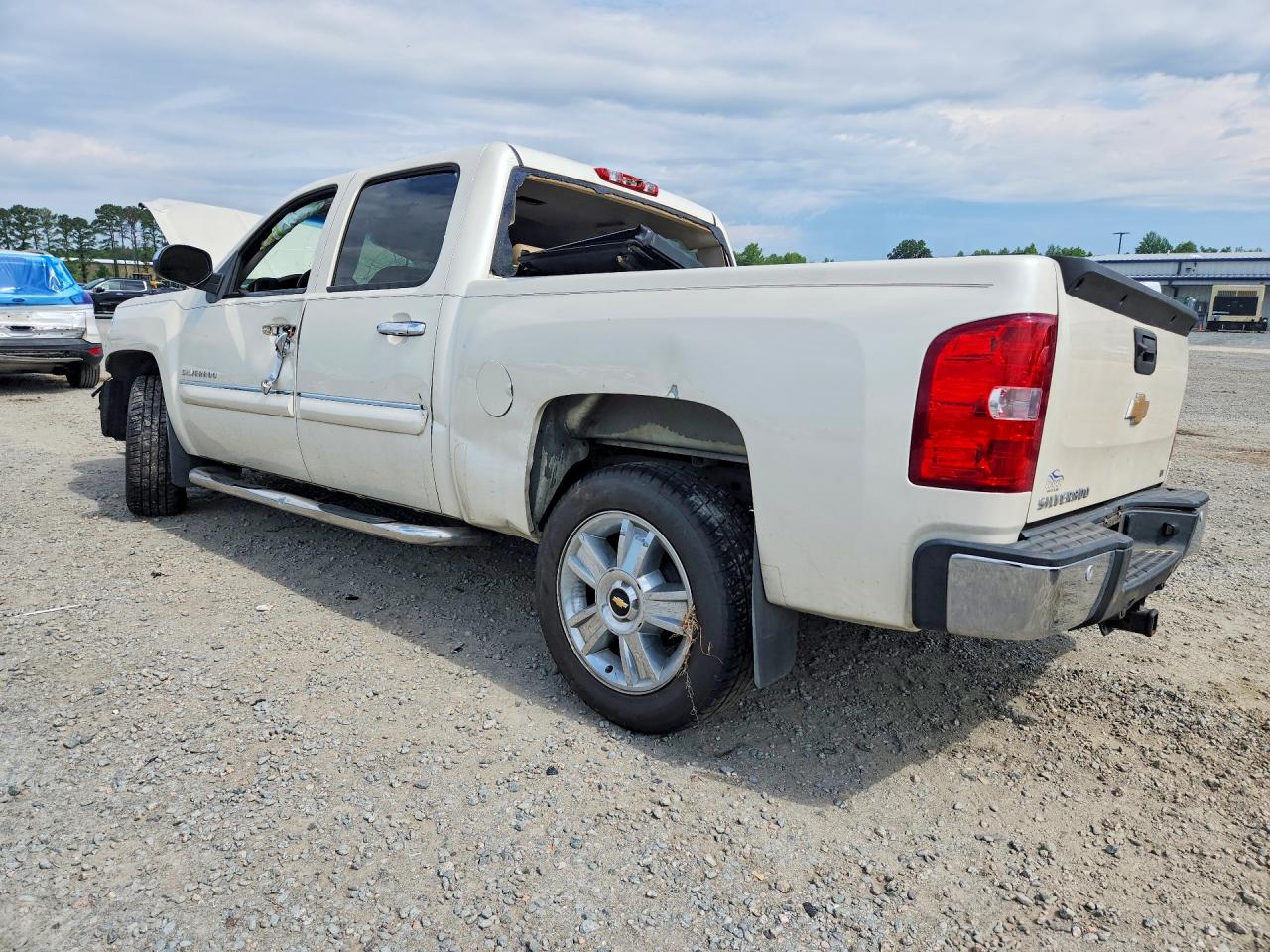 2013 CHEVROLET SILVERADO C1500 LT photo 2