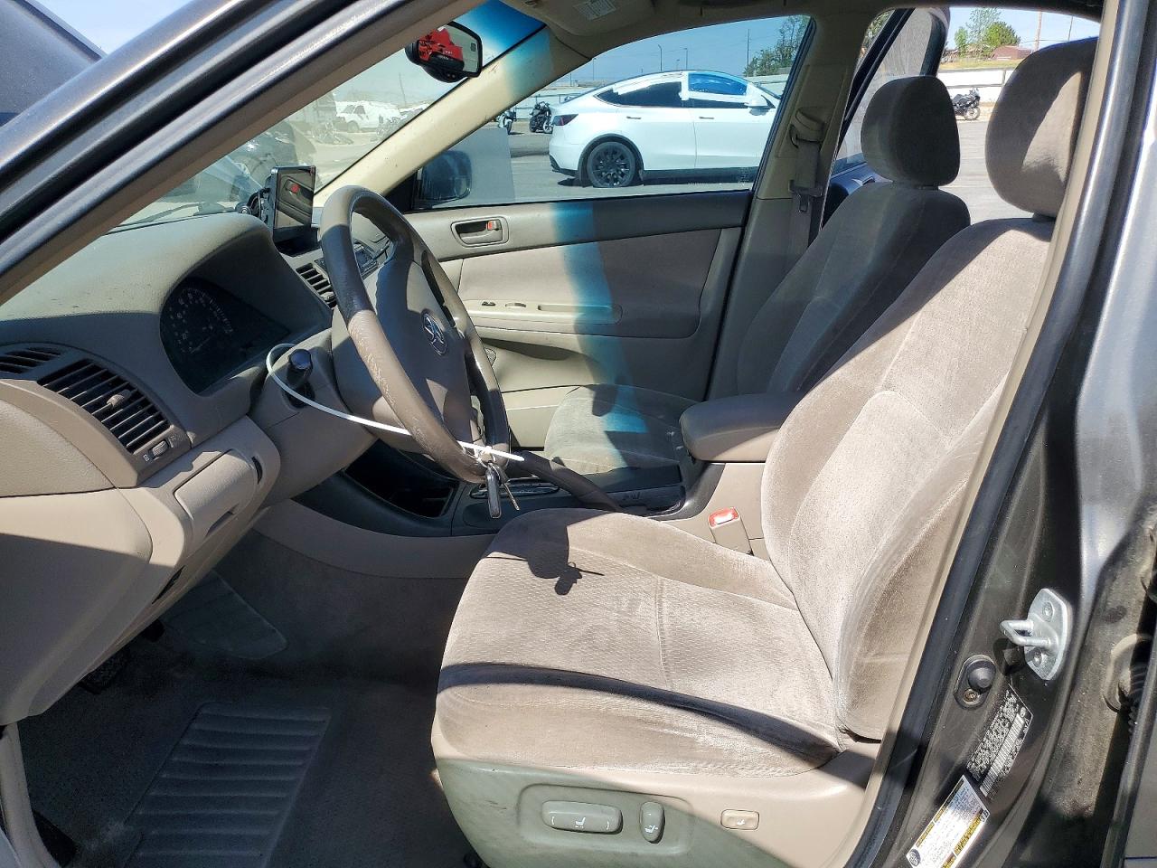 2004 TOYOTA CAMRY LE photo 13