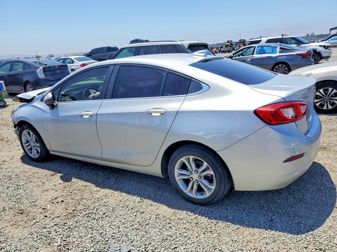 2019 CHEVROLET CRUZE LT photo 2
