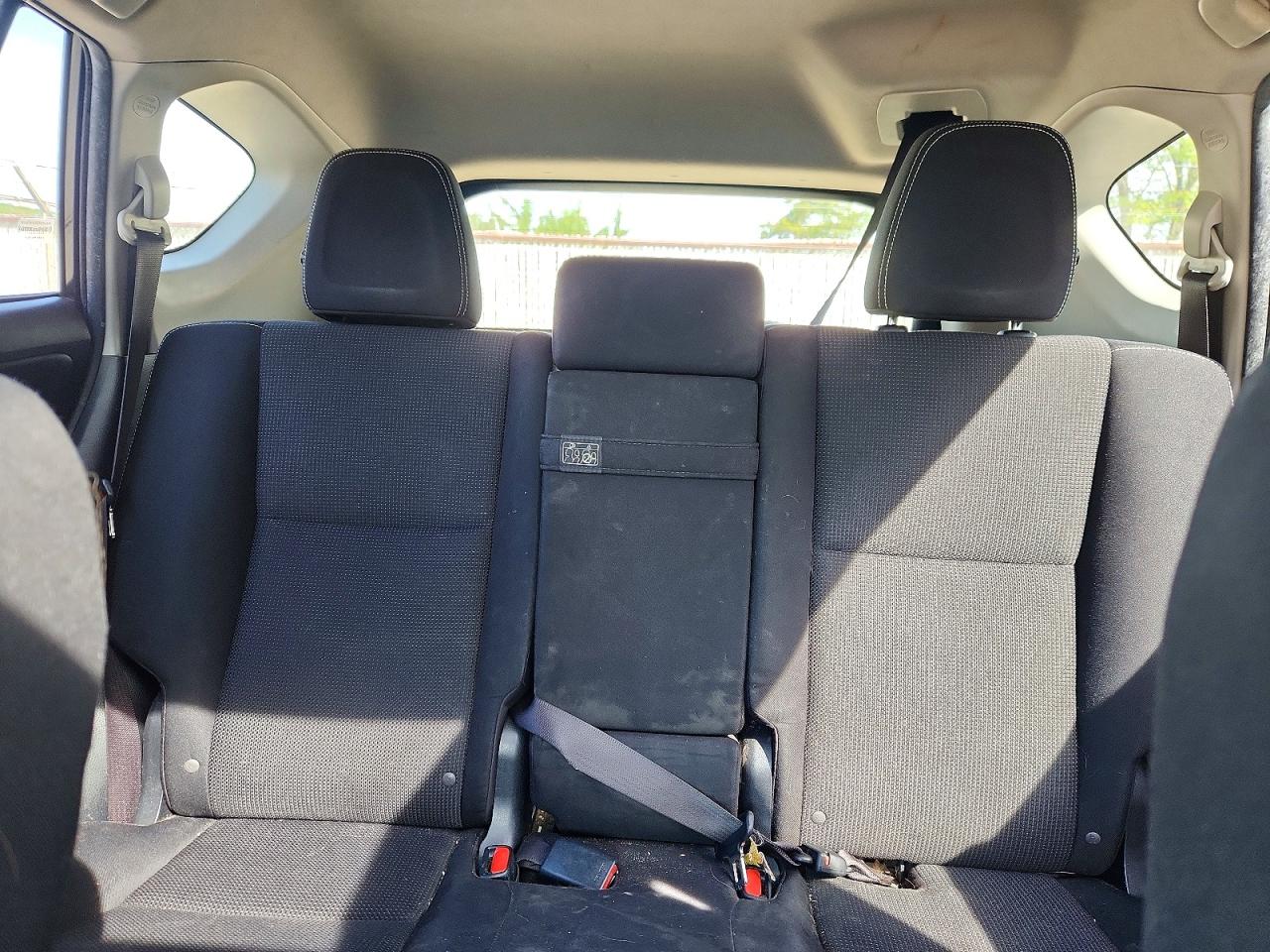 2016 TOYOTA RAV4 HV XLE photo 28