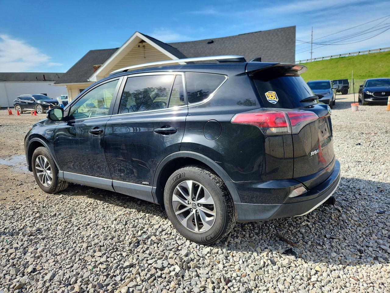 2016 TOYOTA RAV4 HV XLE photo 4
