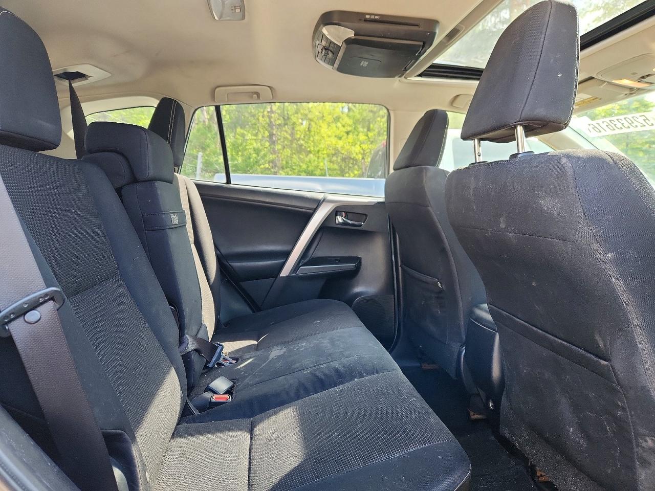 2016 TOYOTA RAV4 HV XLE photo 31