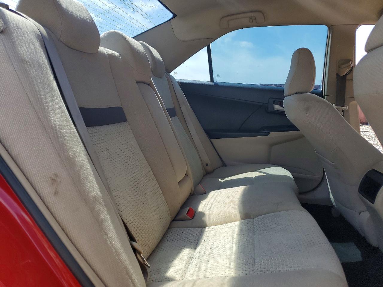 2014 TOYOTA CAMRY L photo 10