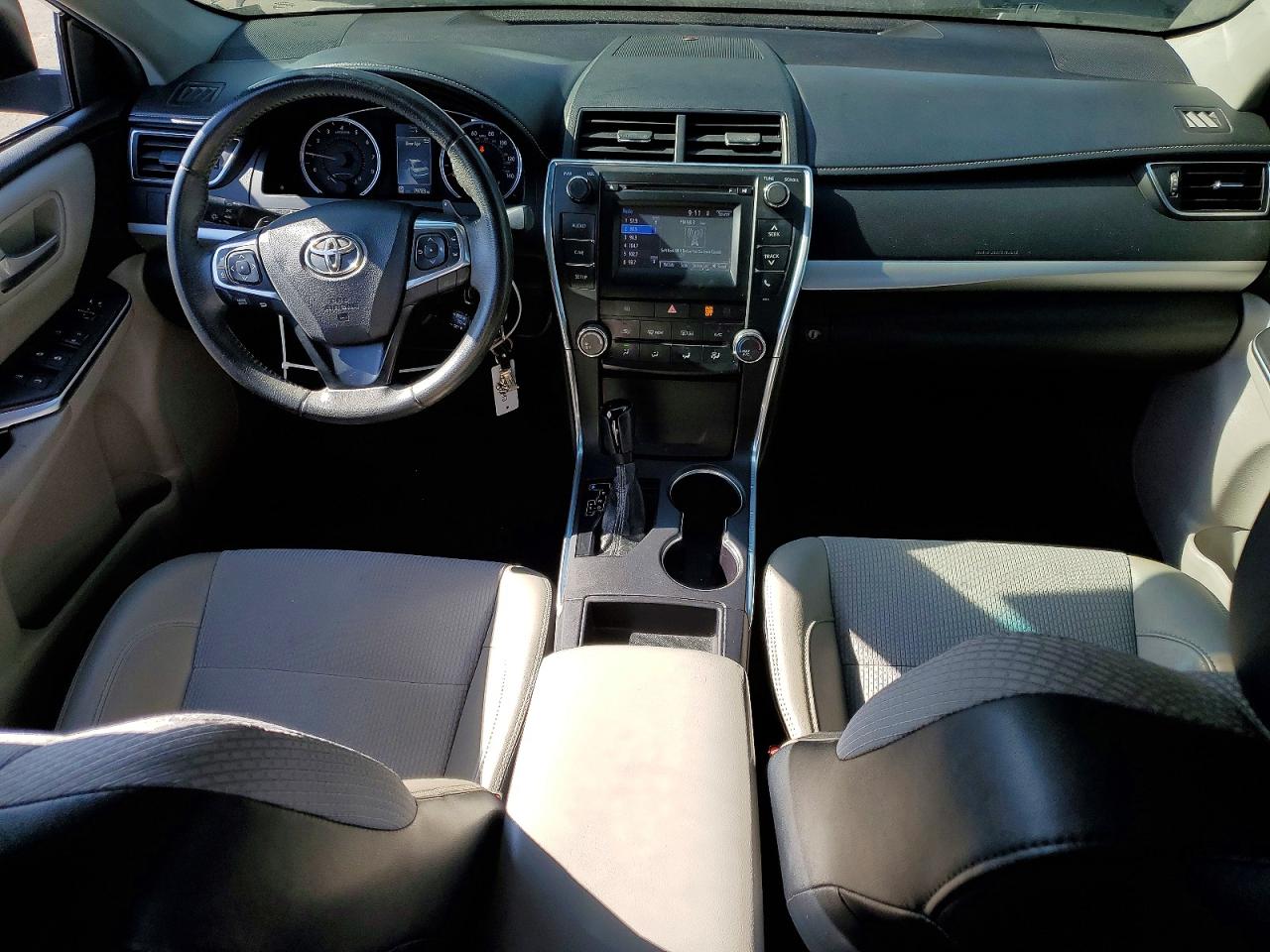 2017 TOYOTA CAMRY SE photo 15