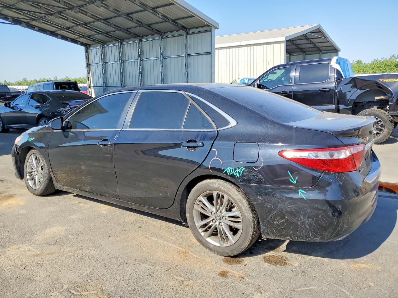 2017 TOYOTA CAMRY SE photo 3