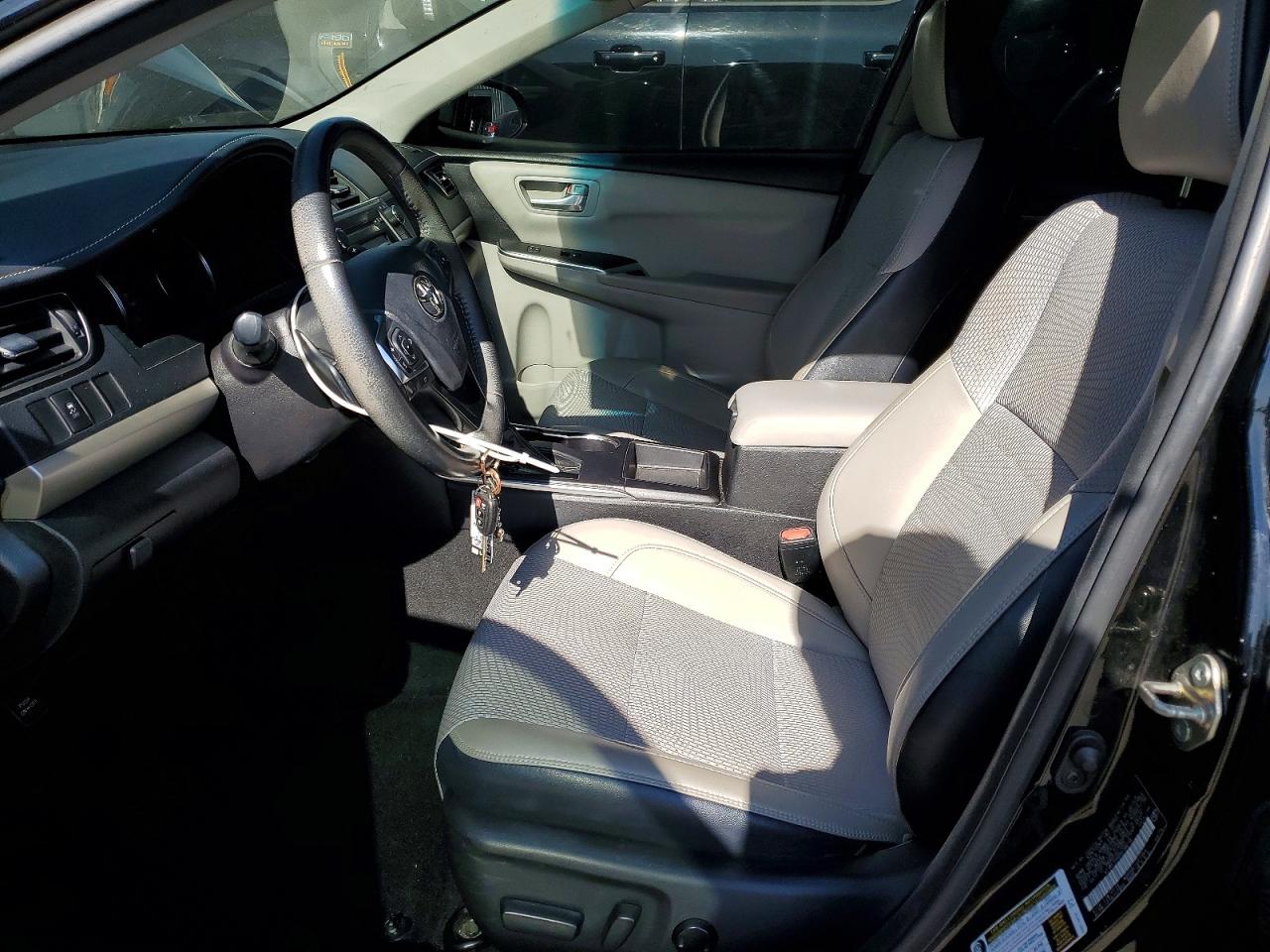 2017 TOYOTA CAMRY SE photo 13