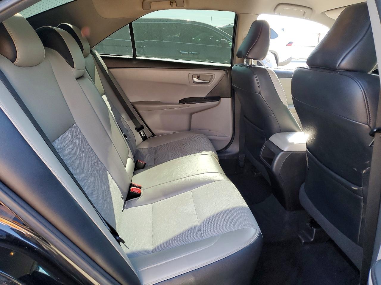 2017 TOYOTA CAMRY SE photo 19
