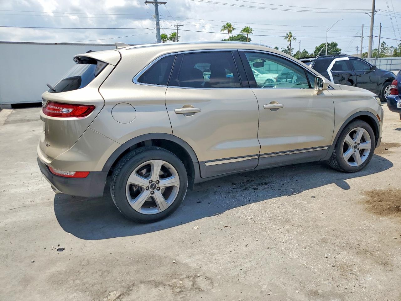 2017 LINCOLN MKC PREMIERE photo 7