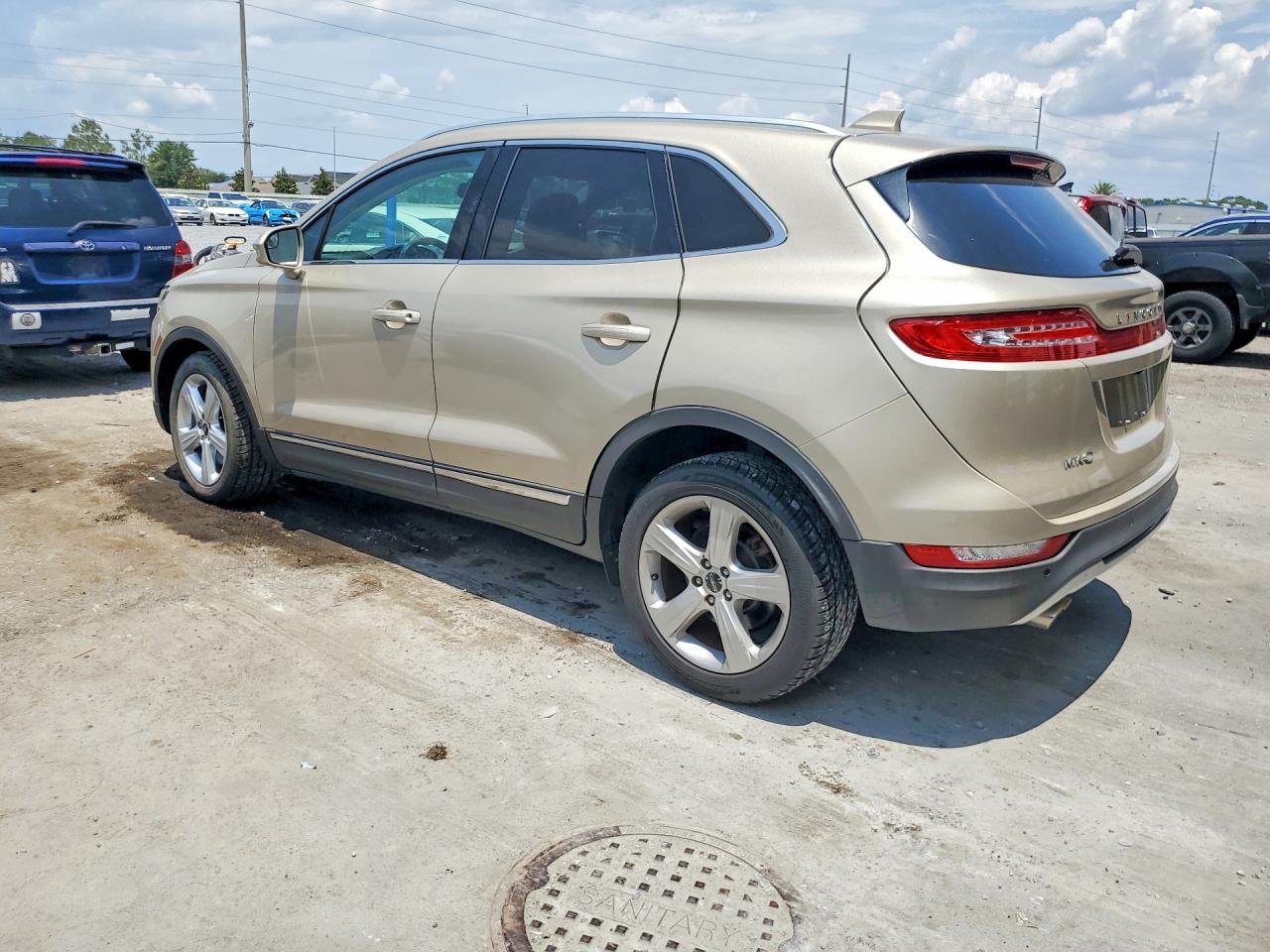 2017 LINCOLN MKC PREMIERE photo 4