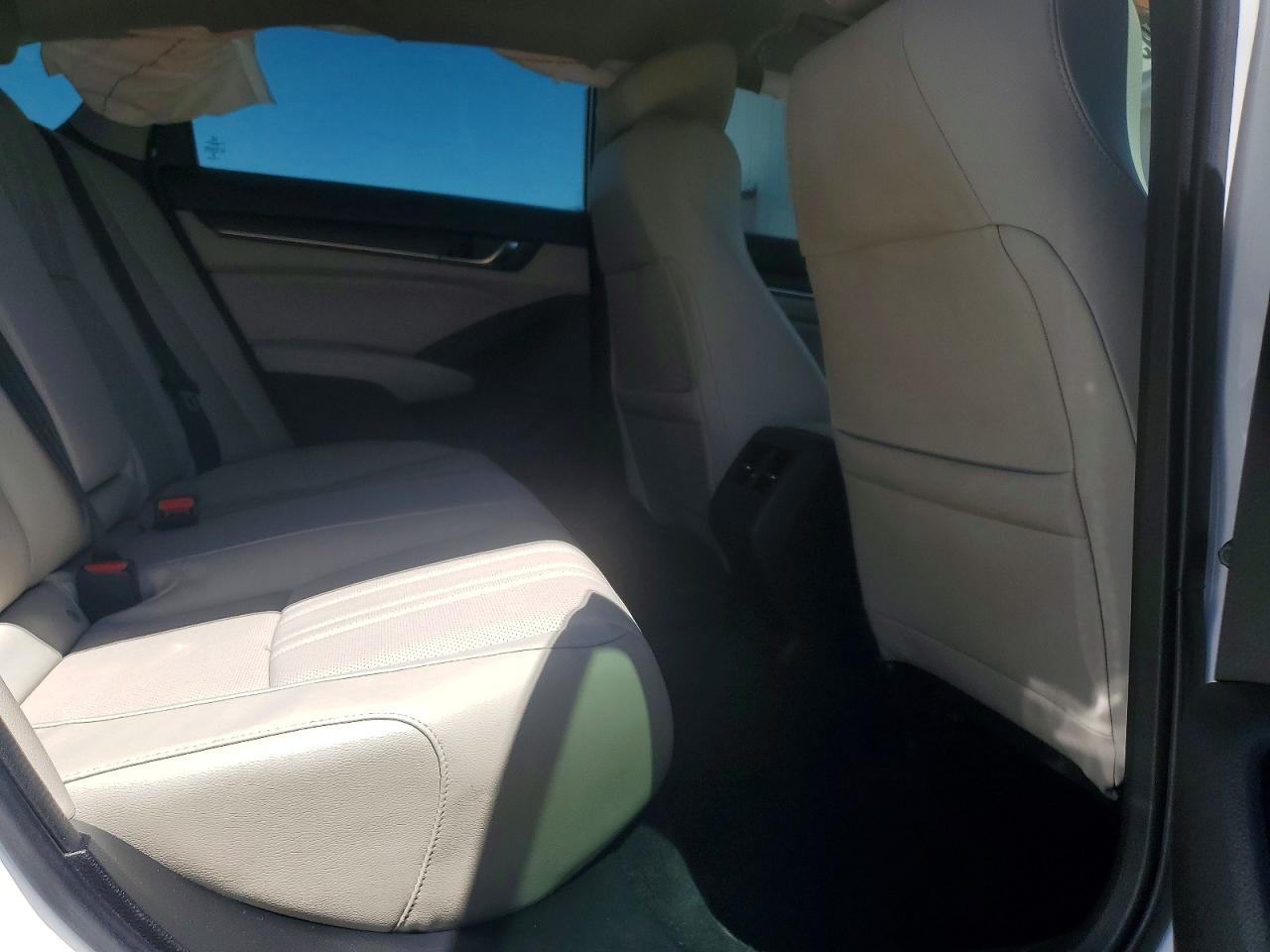 2018 HONDA ACCORD TOURING photo 19