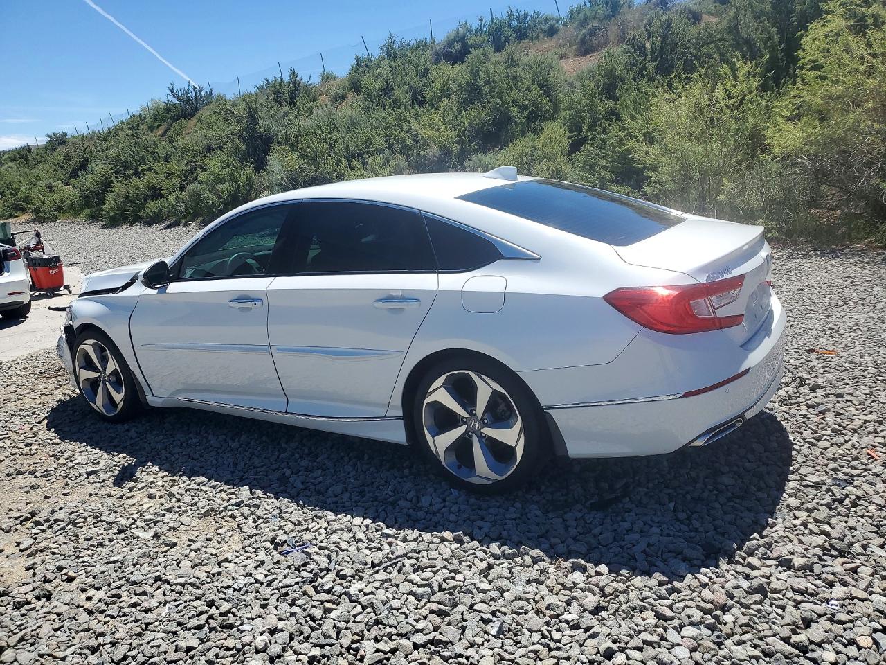 2018 HONDA ACCORD TOURING photo 3