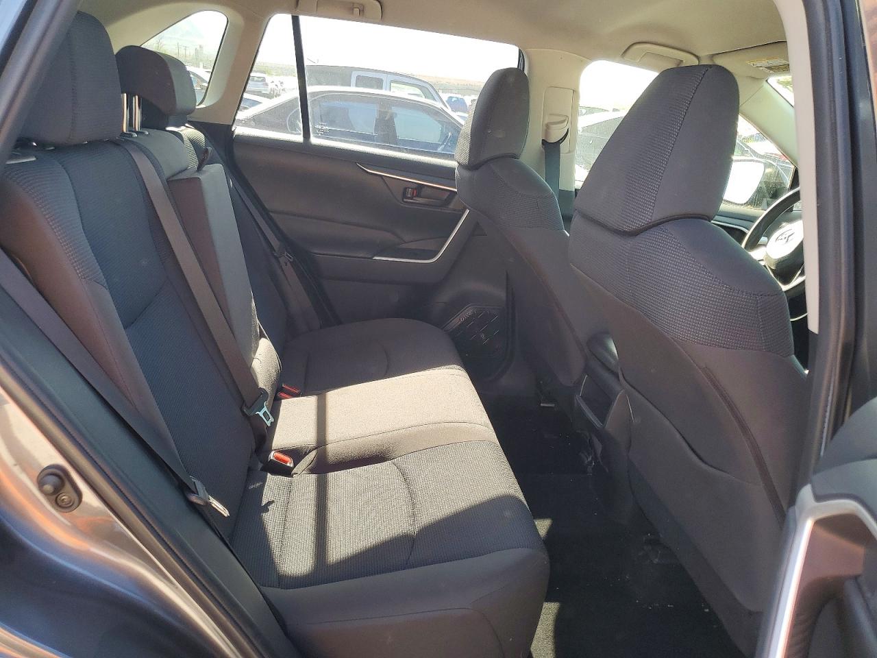 2019 TOYOTA RAV4 LE photo 19