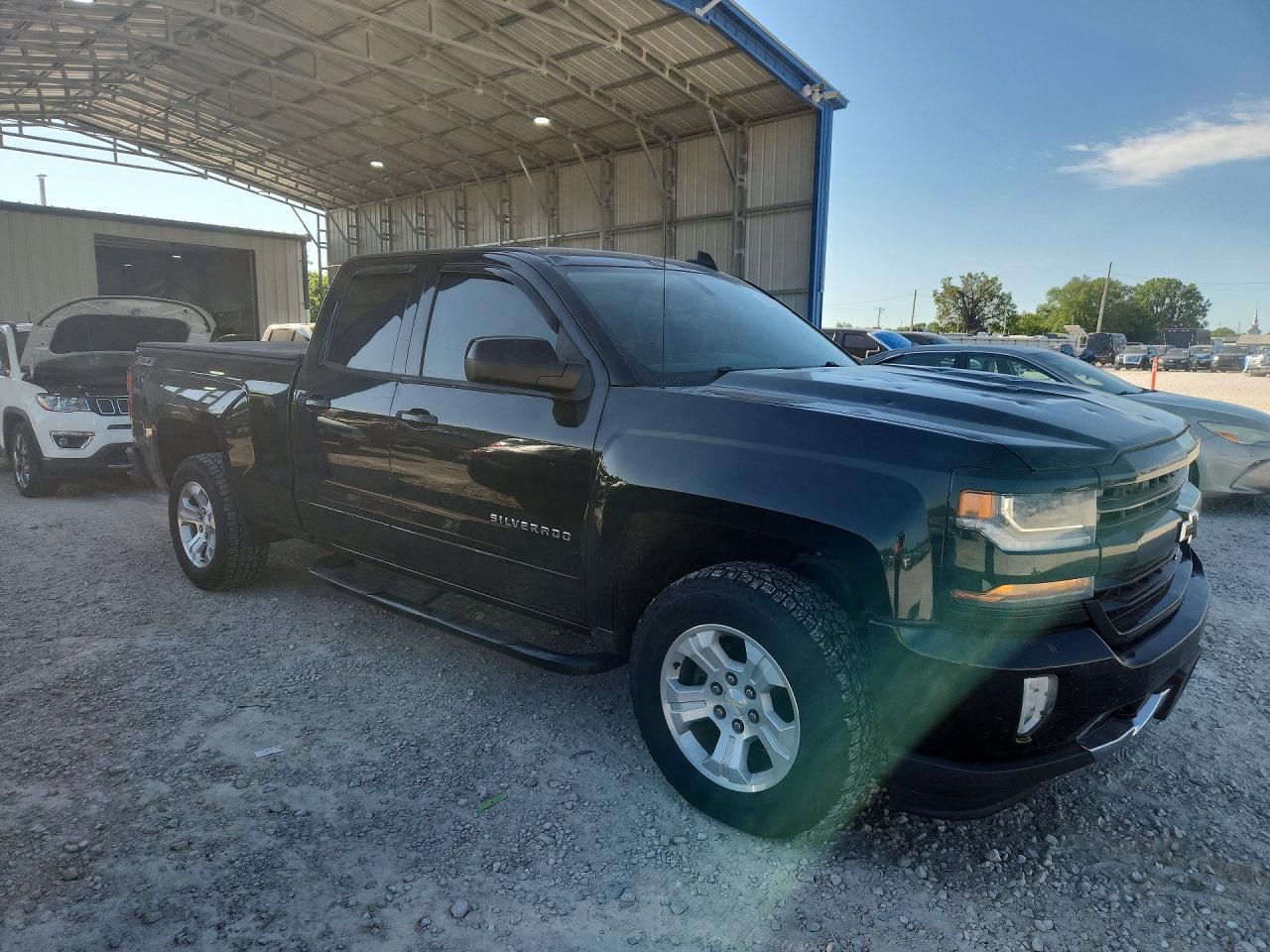 2016 CHEVROLET SILVERADO K1500 LT photo 4