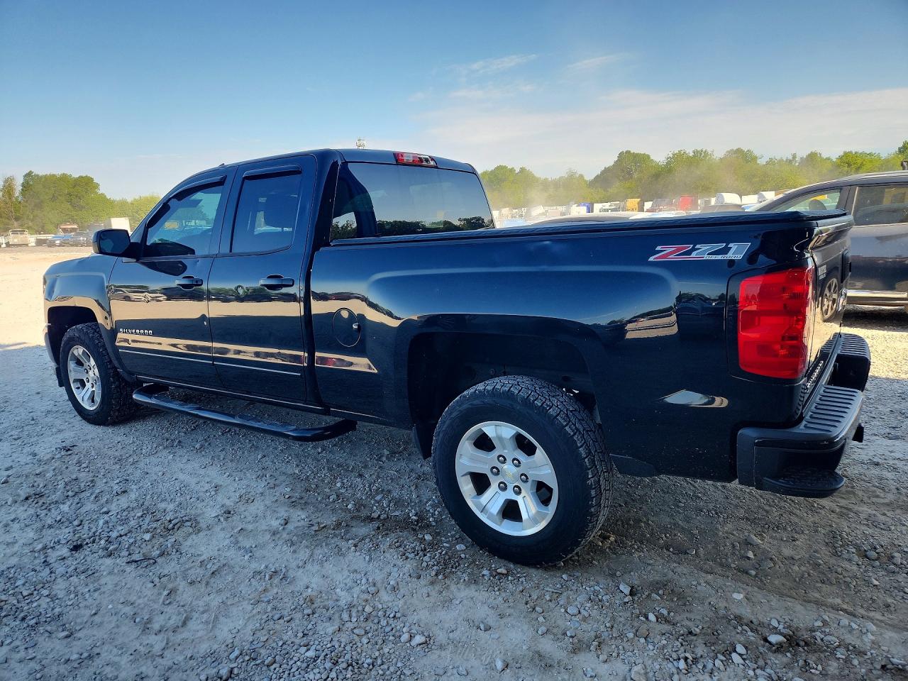 2016 CHEVROLET SILVERADO K1500 LT photo 2