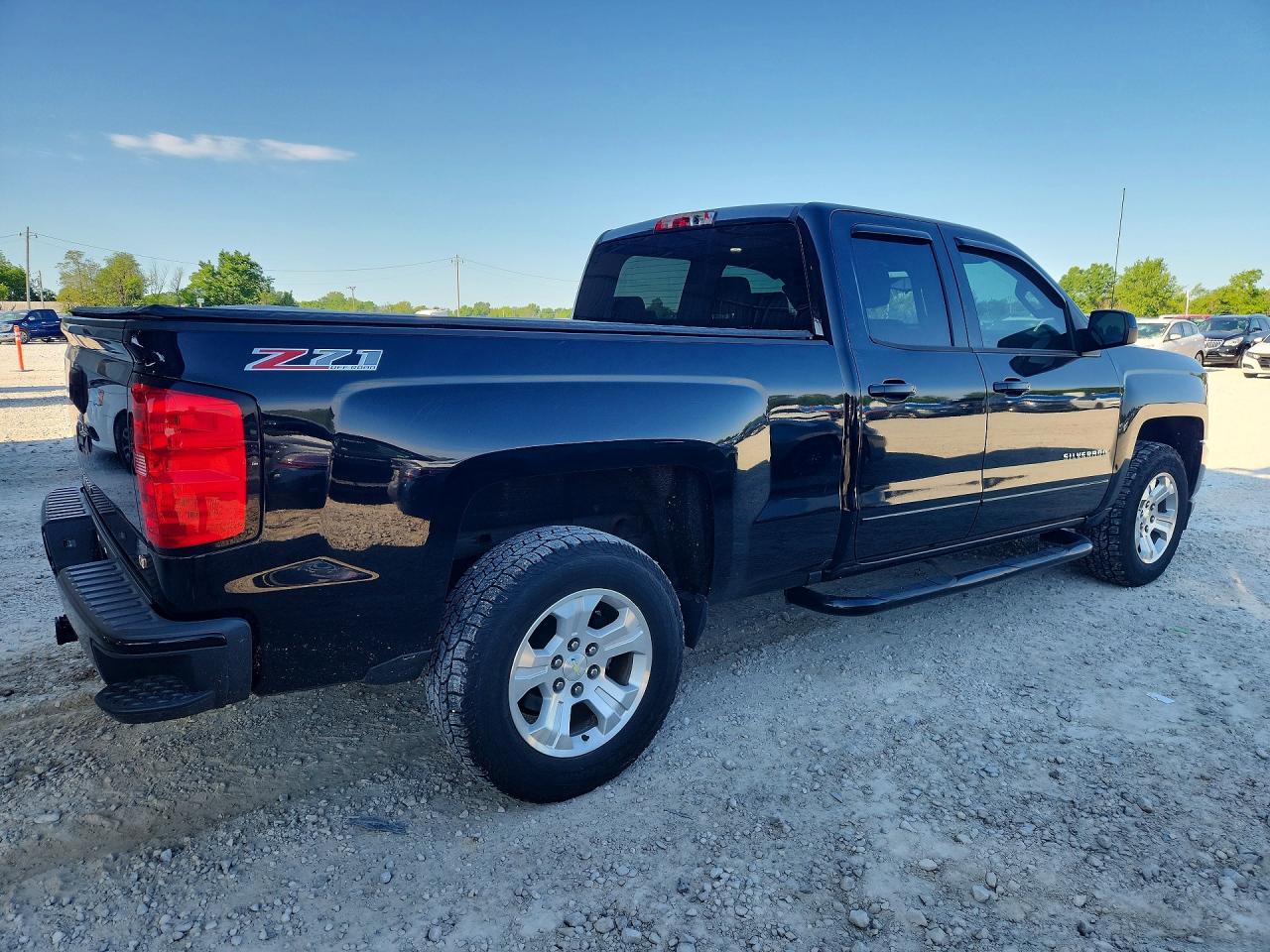 2016 CHEVROLET SILVERADO K1500 LT photo 3