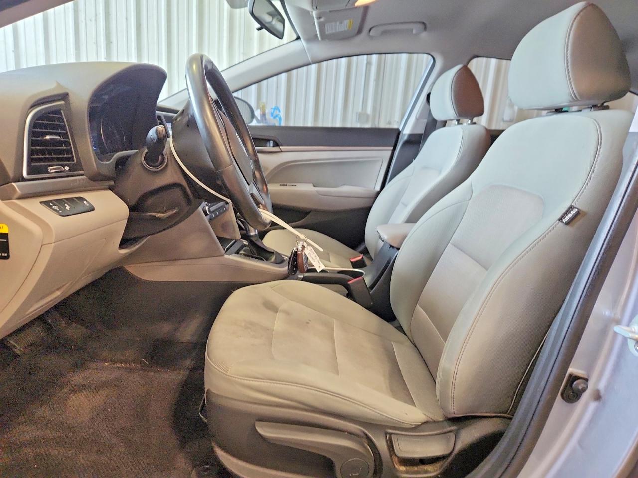 2017 HYUNDAI ELANTRA SE photo 13