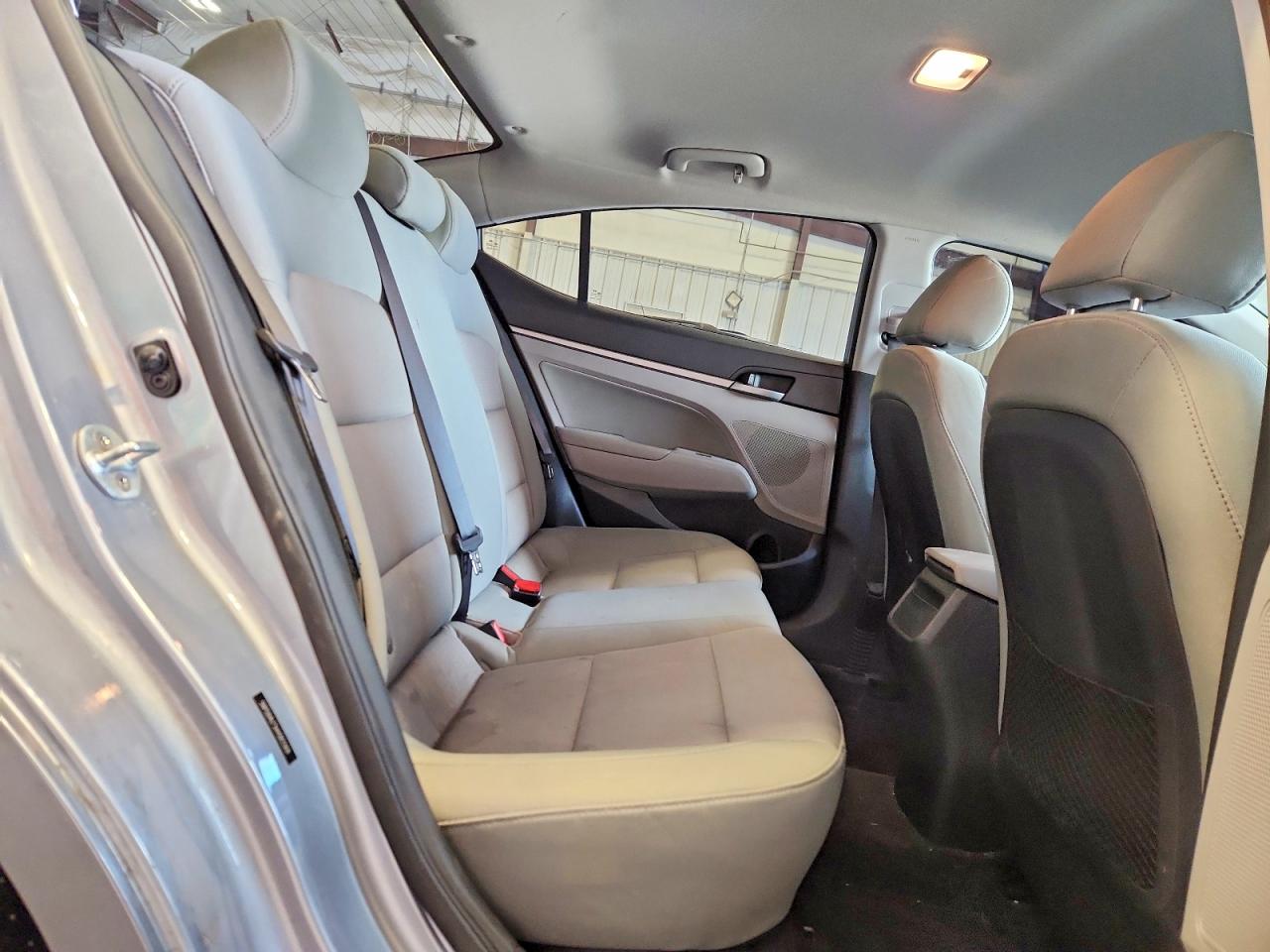 2017 HYUNDAI ELANTRA SE photo 19