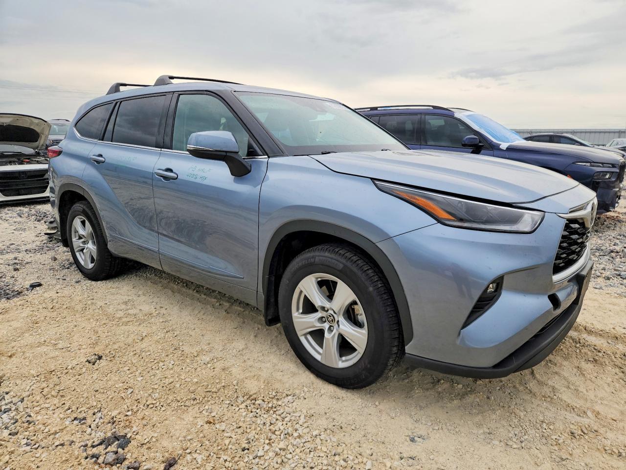 2021 TOYOTA HIGHLANDER LE photo 7