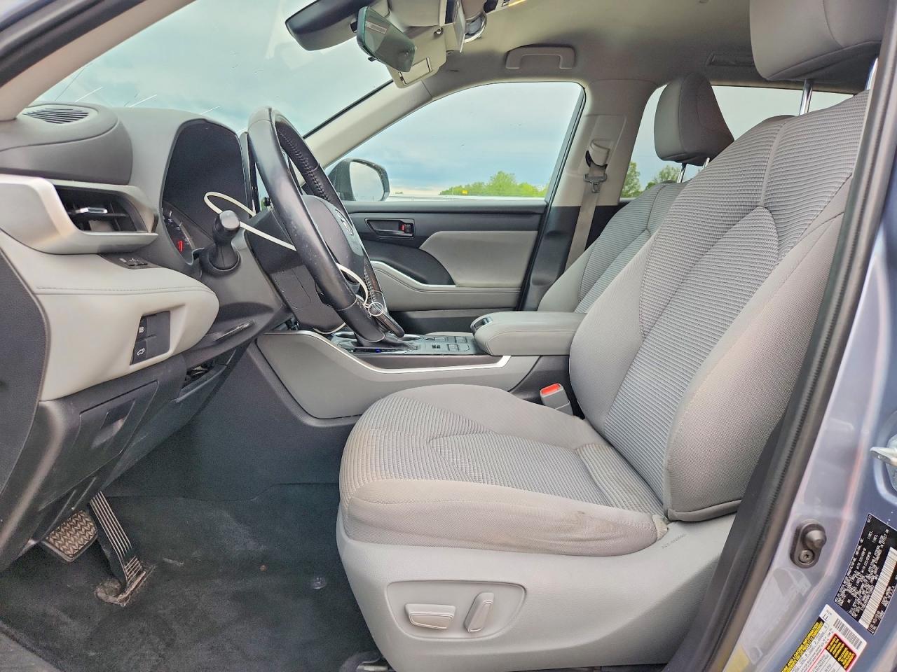 2021 TOYOTA HIGHLANDER LE photo 13