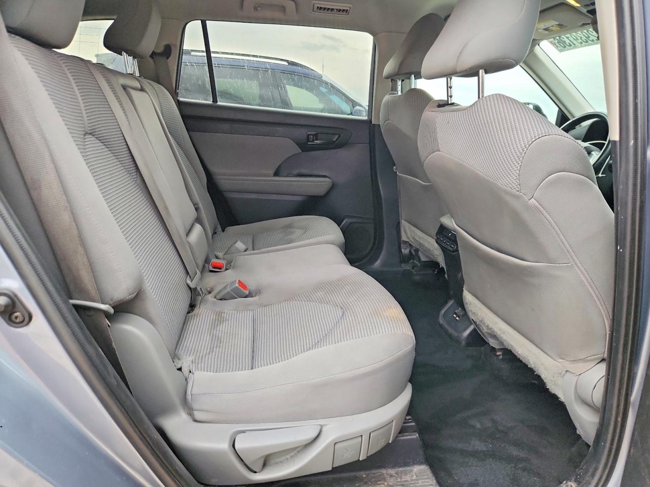 2021 TOYOTA HIGHLANDER LE photo 21