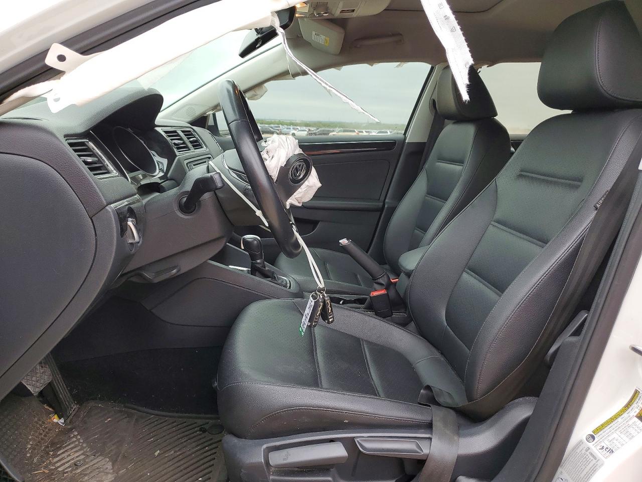 2016 VOLKSWAGEN JETTA SEL photo 13
