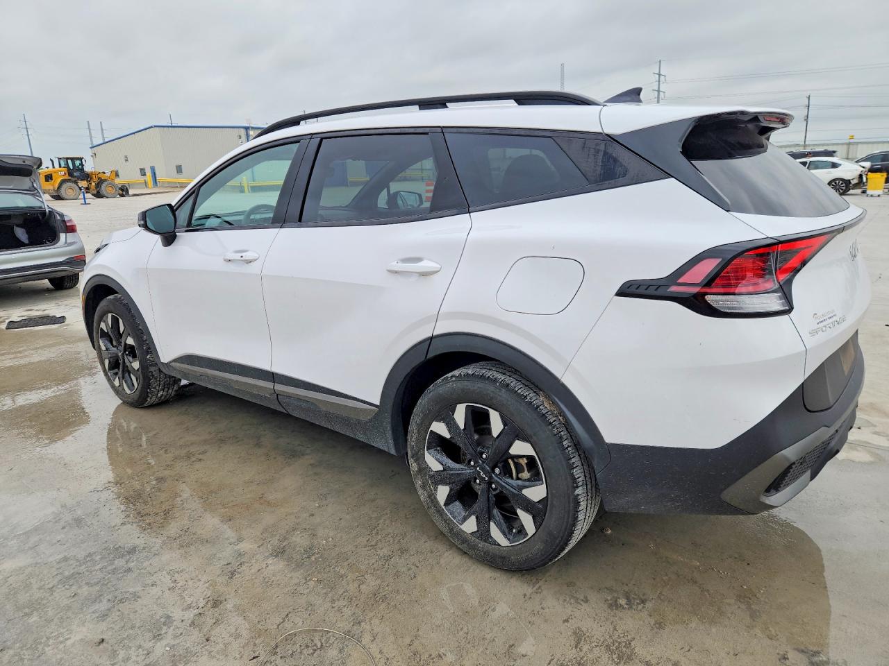 2023 KIA SPORTAGE X LINE photo 3