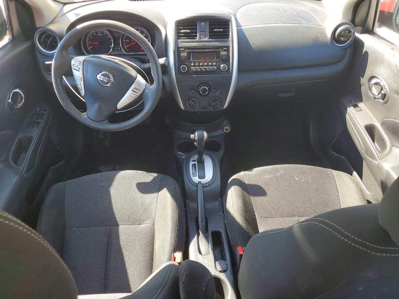 2018 NISSAN VERSA SV photo 8