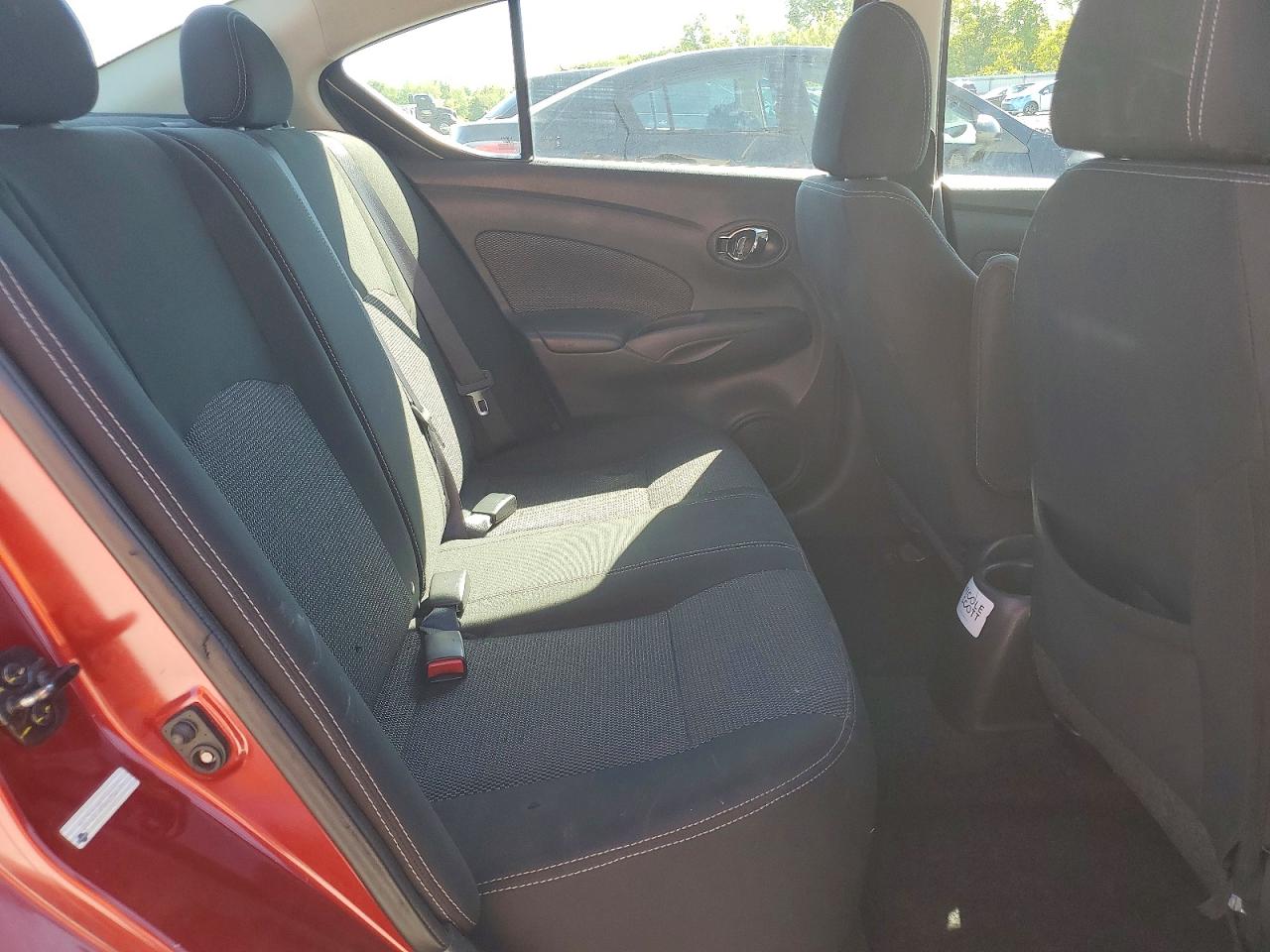 2018 NISSAN VERSA SV photo 10