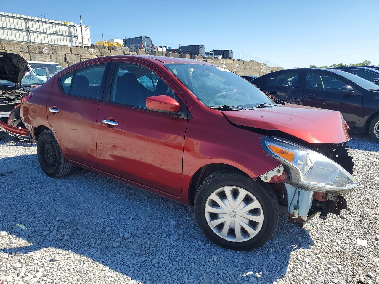 2018 NISSAN VERSA SV photo 4