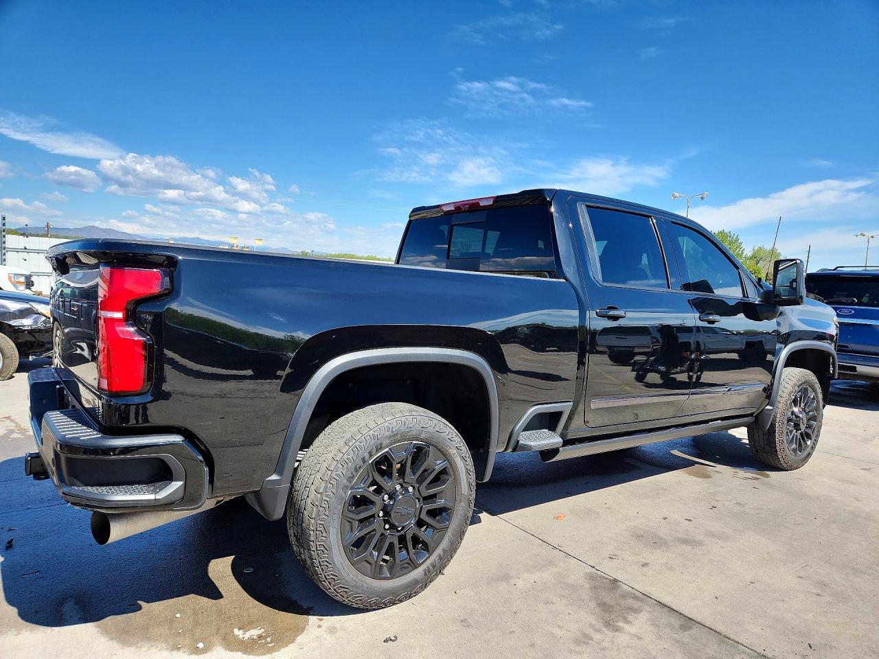 2024 CHEVROLET SILVERADO K2500 HIGH COUNTRY photo 5