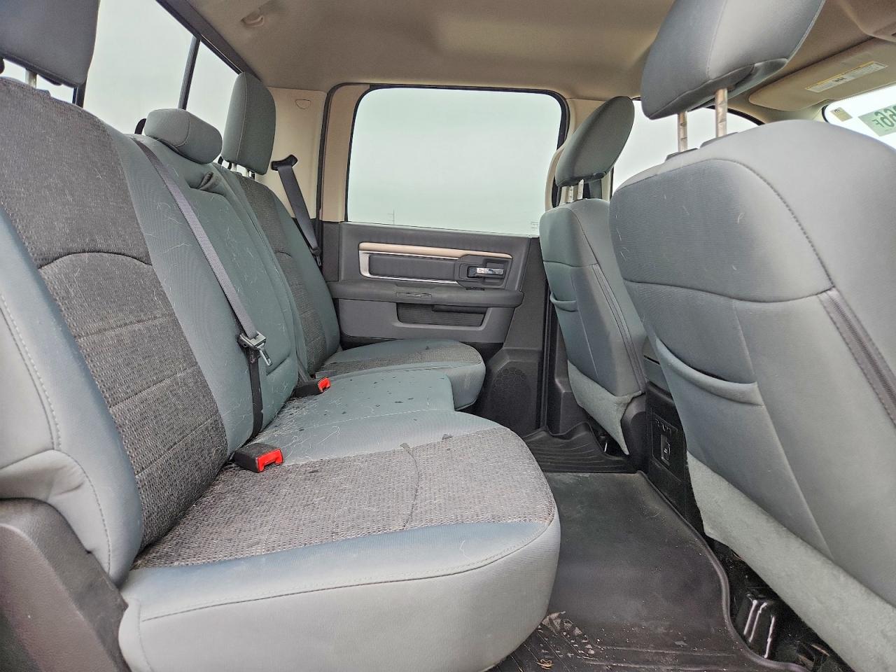 2016 RAM 1500 SLT photo 11