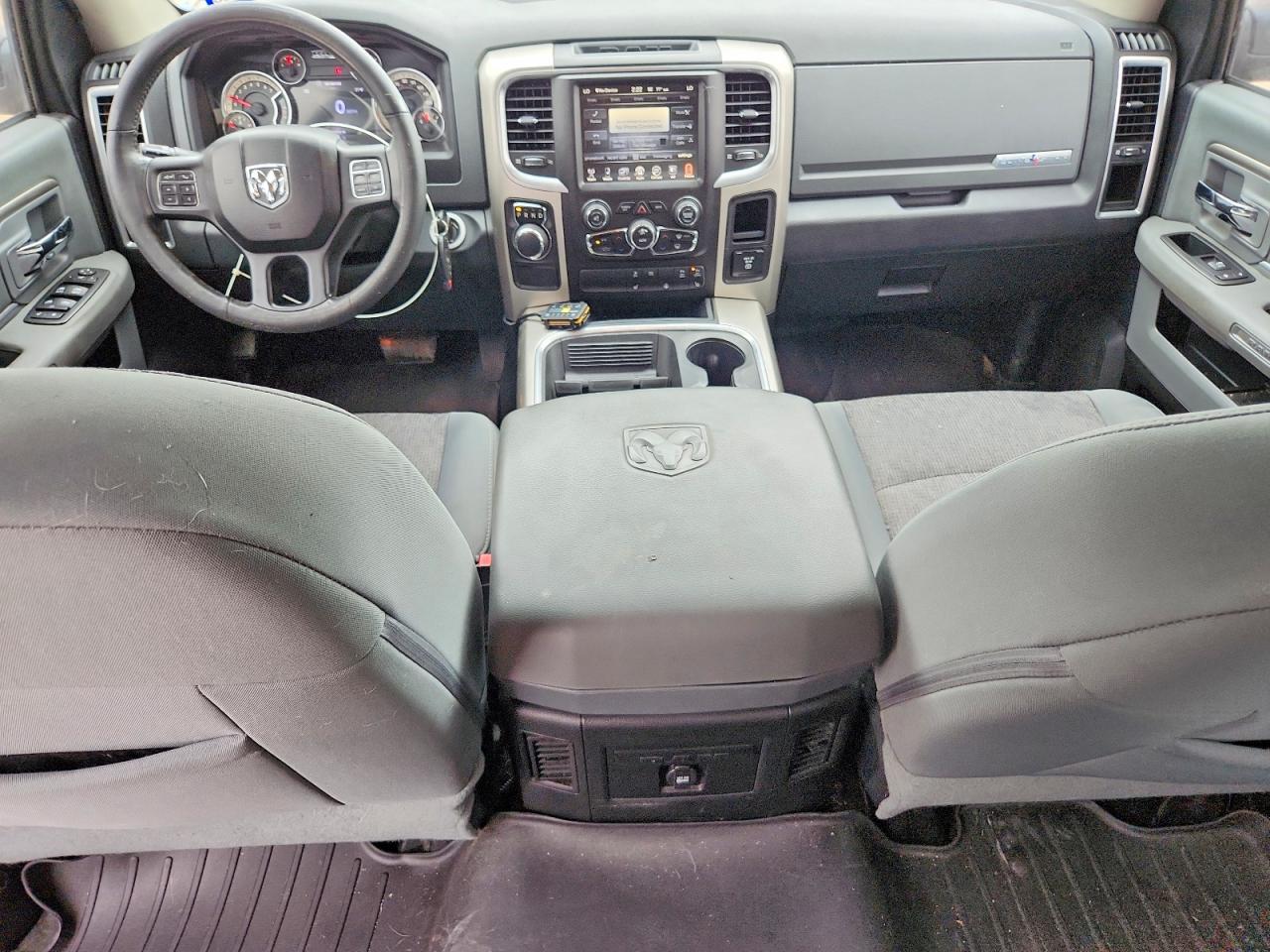2016 RAM 1500 SLT photo 8
